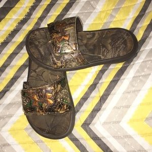 Boys Under Armour slides